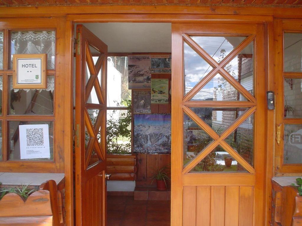 Hosteria Nuevo Pinar Сан-Карлос-де-Барілоче Екстер'єр фото